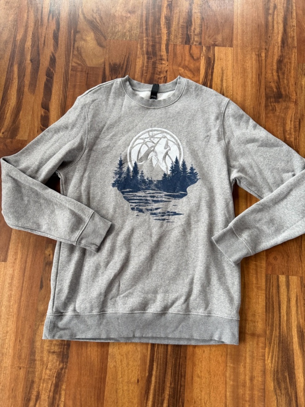District Gray t wolves Crewneck